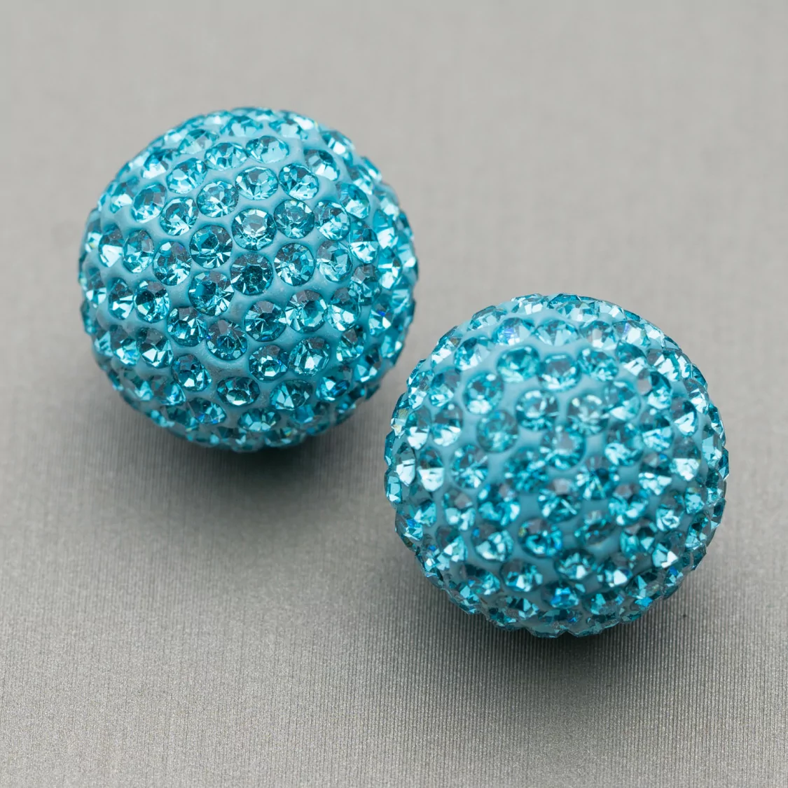 Palline Di Strass Mezzo Foro Tondo 16mm 6pz Celeste-COMPONENTI DI CRISTALLI E STRASS | Worldofjewel.com