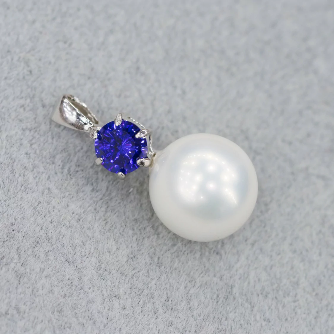 Pendente Di Argento 925 Con Perle Di Maiorca Bianca E Zircone Viola 12x24mm-ARGENTO 925 DESIGN ITALY | Worldofjewel.com