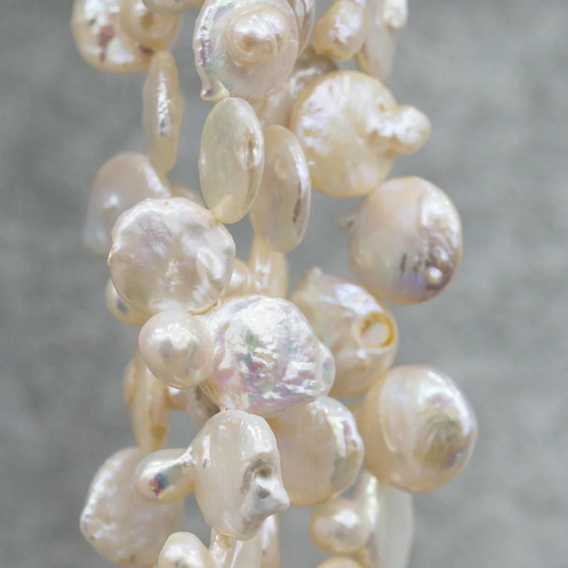 Perle Di Fiume Barocche Piatte Briolette 16-20mm Bianco-PERLE FANTASIA ECONOMICA | Worldofjewel.com