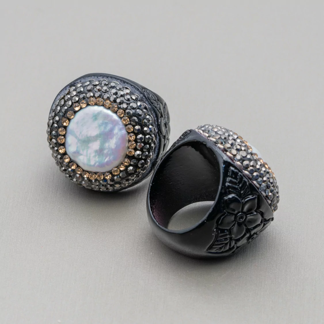 Anello Di Resina Con Strass Marcasite 30mm E Perle Barocche Nero-ANELLI BIJOUX | Worldofjewel.com