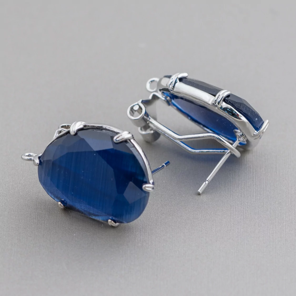 Base Per Orecchini A Perno Chiuso Di Ottone Con Occhi Di Gatto A Mango Sfaccettato 15x20mm 5 Paia Rodiato Blu Zaffiro-BASI CON PIETRE E PERLINE | Worldofjewel.com