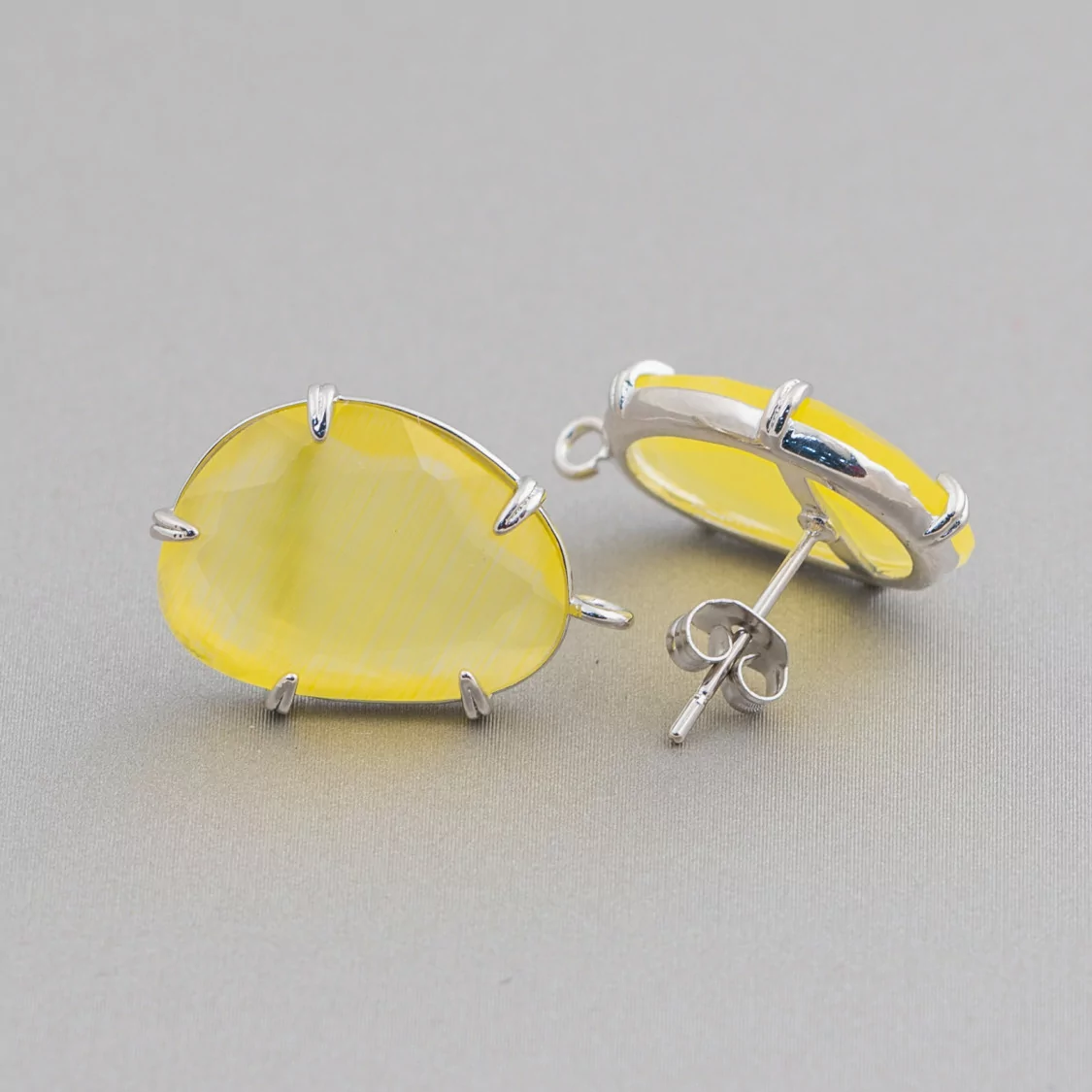 Base Per Orecchini Di Ottone A Perno Con Occhio Di Gatto Sfaccettato 14,5x18mm 6 Paia Rodiato Giallo-BASI CON PIETRE E PERLINE | Worldofjewel.com