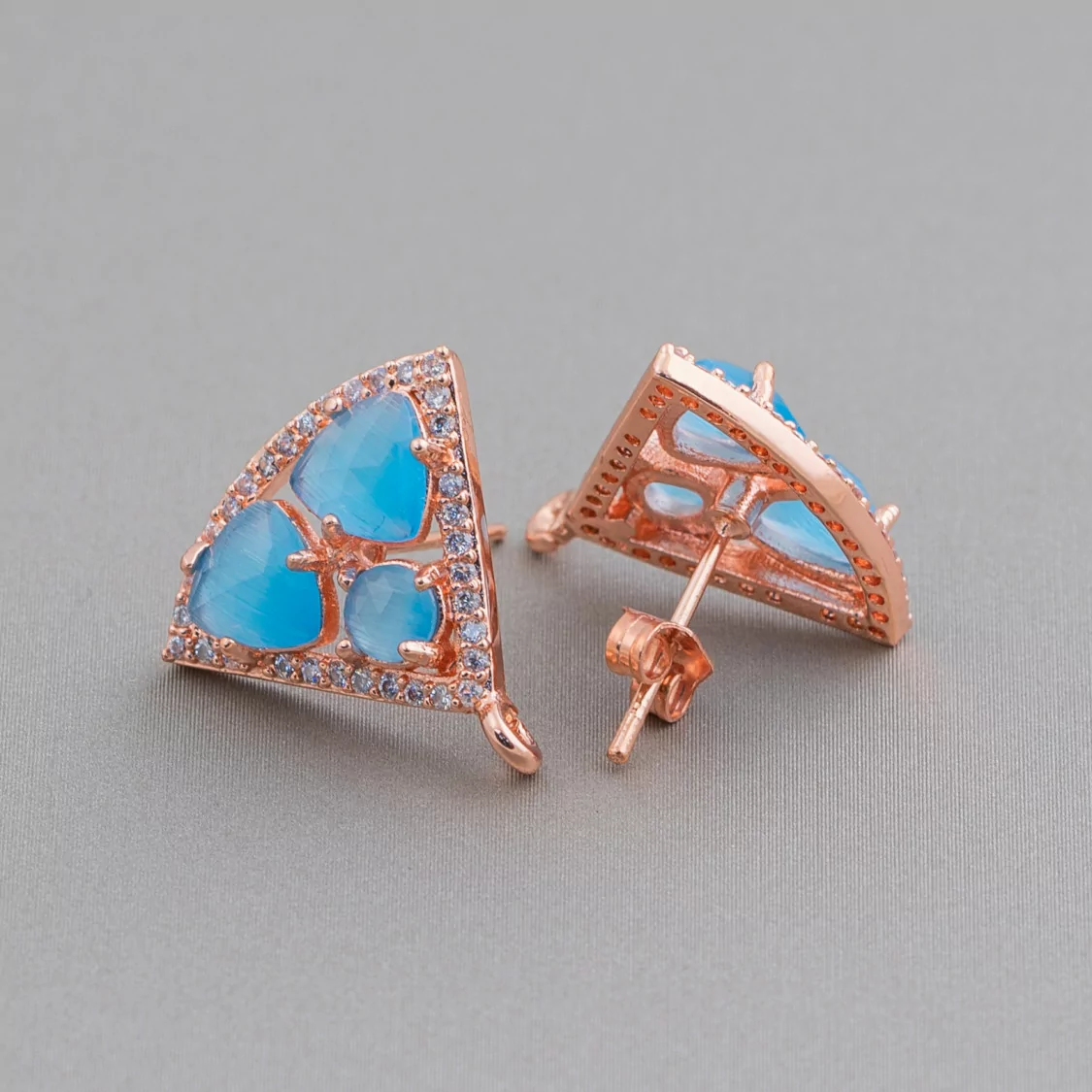 Base Per Orecchini Di Ottone A Perno Triangolo Con Cabochon Di Occhi Di Gatto Incastonati 18x15mm 5 Paia Oro Rosa Azzurro-BASI CON PIETRE E PERLINE | Worldofjewel.com