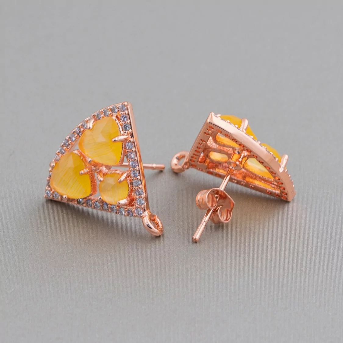 Base Per Orecchini Di Ottone A Perno Triangolo Con Cabochon Di Occhi Di Gatto Incastonati 18x15mm 5 Paia Oro Rosa Giallo-BASI CON PIETRE E PERLINE | Worldofjewel.com