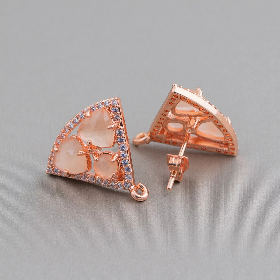 Base Per Orecchini Di Ottone A Perno Triangolo Con Cabochon Di Occhi Di Gatto Incastonati 18x15mm 5 Paia Oro Rosa Pesca-BASI CON PIETRE E PERLINE | Worldofjewel.com