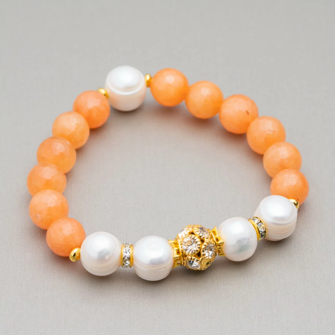 Bracciale Elastico Con Pietre Dure E Perle Di Fiume Con Centrale Sfera In Ottone E Zirconi 10-12mm Arancio-BRACCIALI DI PIETRE E PERLE | Worldofjewel.com