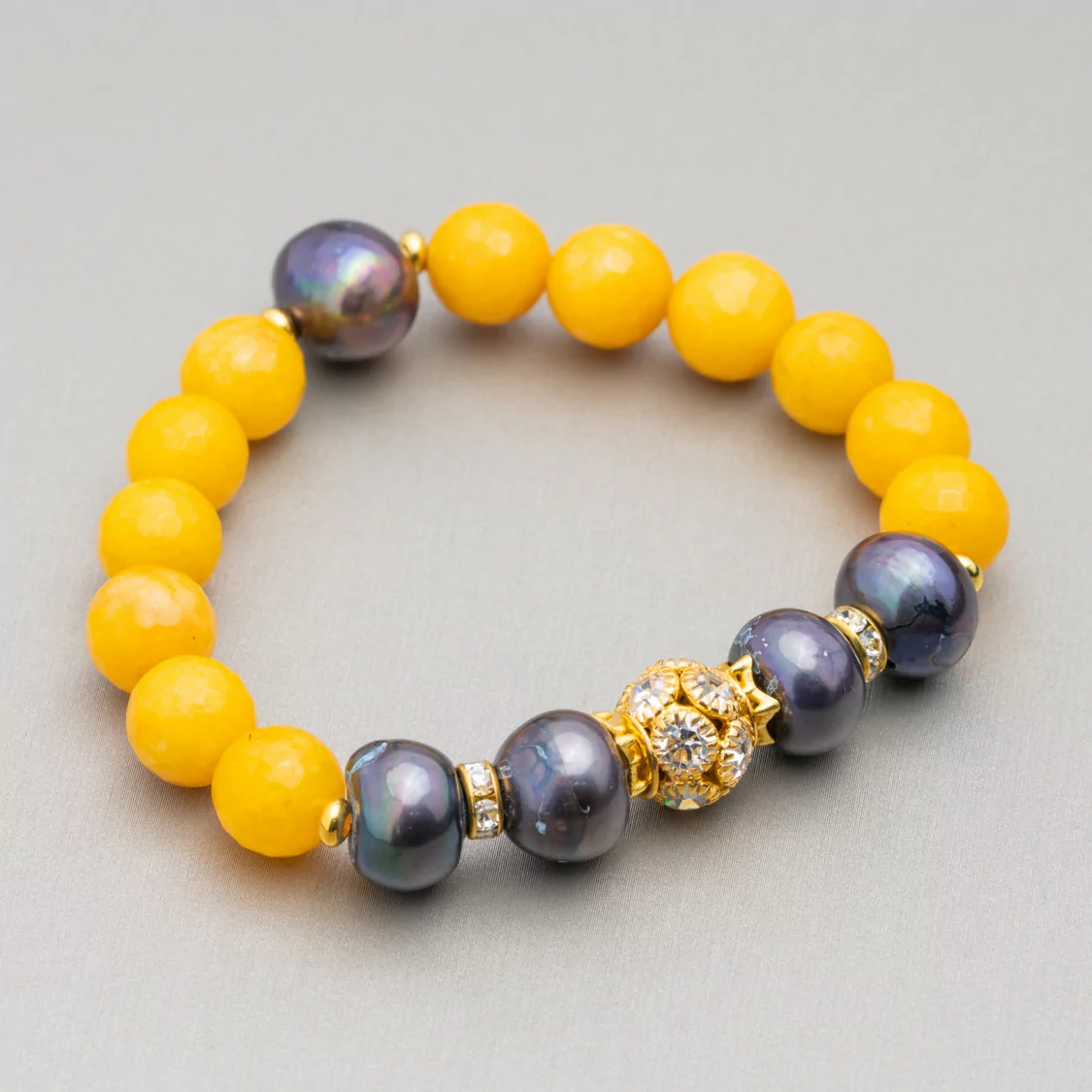 Bracciale Elastico Con Pietre Dure E Perle Di Fiume Con Centrale Sfera In Ottone E Zirconi 10-12mm Giallo-BRACCIALI DI PIETRE E PERLE | Worldofjewel.com