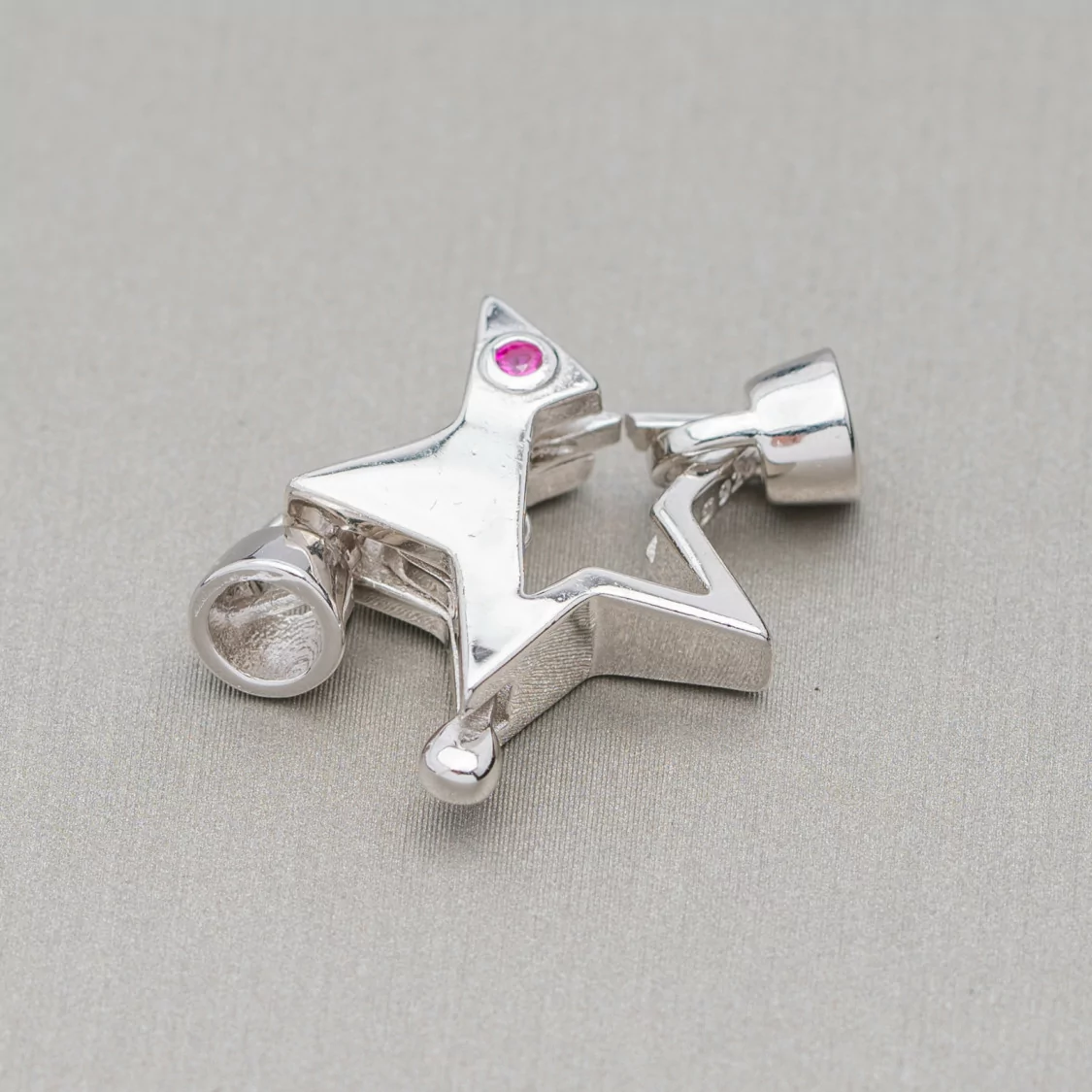 Chiusura Di Argento 925 A Moschettone Con Coppette e Punto Luce A Stella 17x25mm 2pz Rodiato Ruby-CHIUSURE DI ARGENTO | Worldofjewel.com