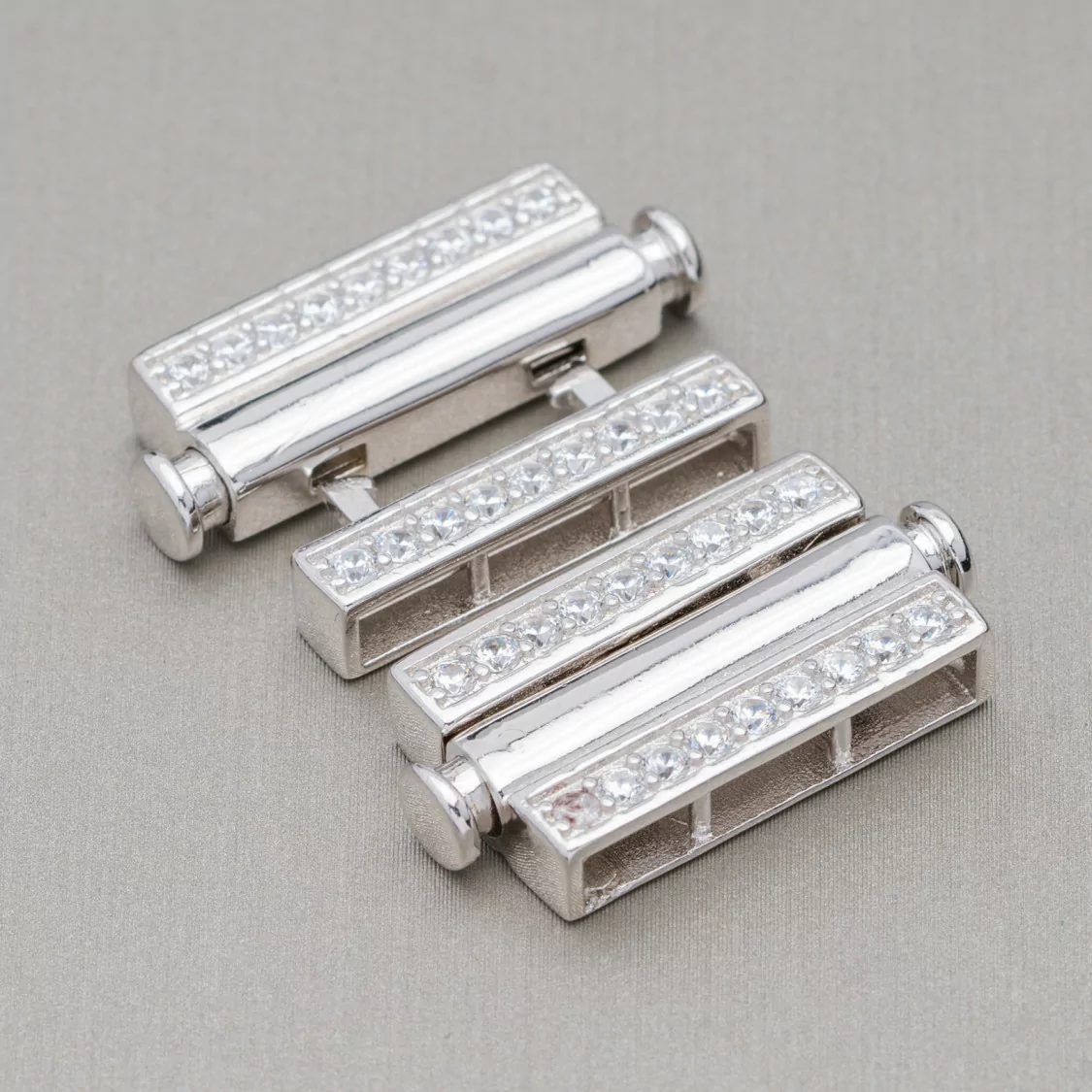 Chiusura Di Argento 925 Multifilo Con Zirconi Con Meccanismo a Pulsante 12,5x35mm 1pz Rodiato-CHIUSURE DI ARGENTO | Worldofjewel.com