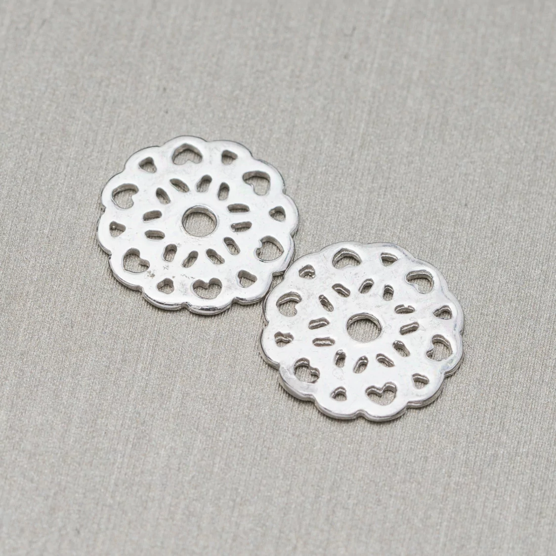 Componente Connettore Di Argento 925 Piastra Tonda Traforata 12mm 10pz Rodiato-CONNETTORI LISCI | Worldofjewel.com