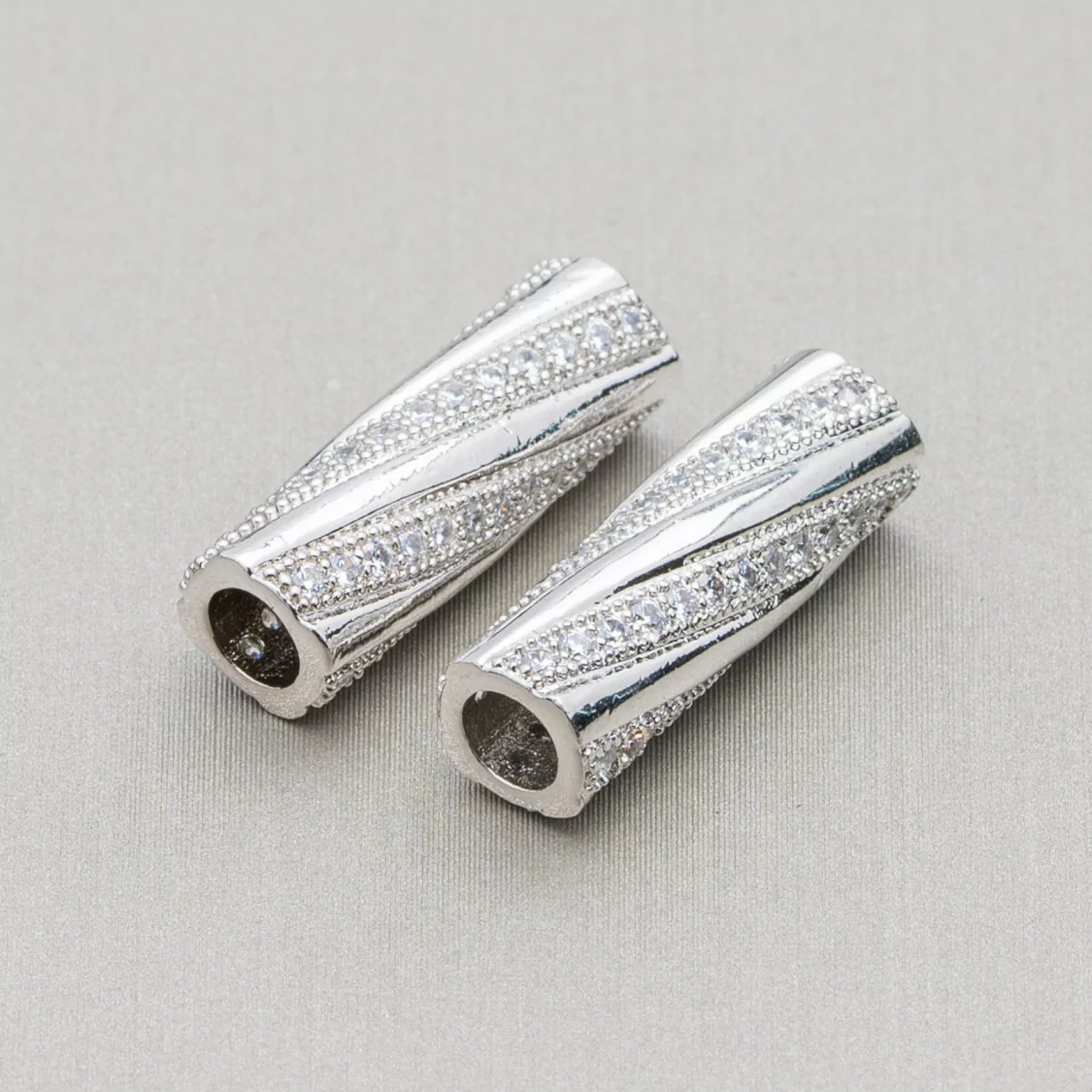 Componente Di Ottone Con Zirconi Tubo 06x20mm 6pz Rodiato-CONNETTORI PAVE' | Worldofjewel.com