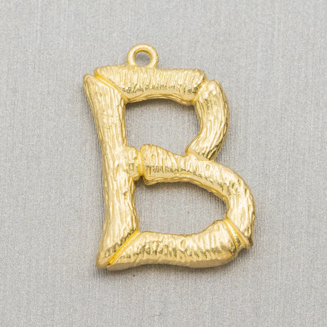 Componente Pendente Di Bronzo Lettere Alfabeto 15pz 15-24mm B-CIONDOLI DI OTTONE | Worldofjewel.com