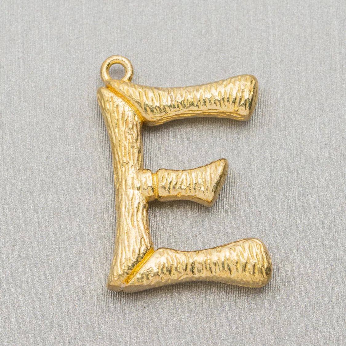 Componente Pendente Di Bronzo Lettere Alfabeto 15pz 15-24mm E-CIONDOLI DI OTTONE | Worldofjewel.com