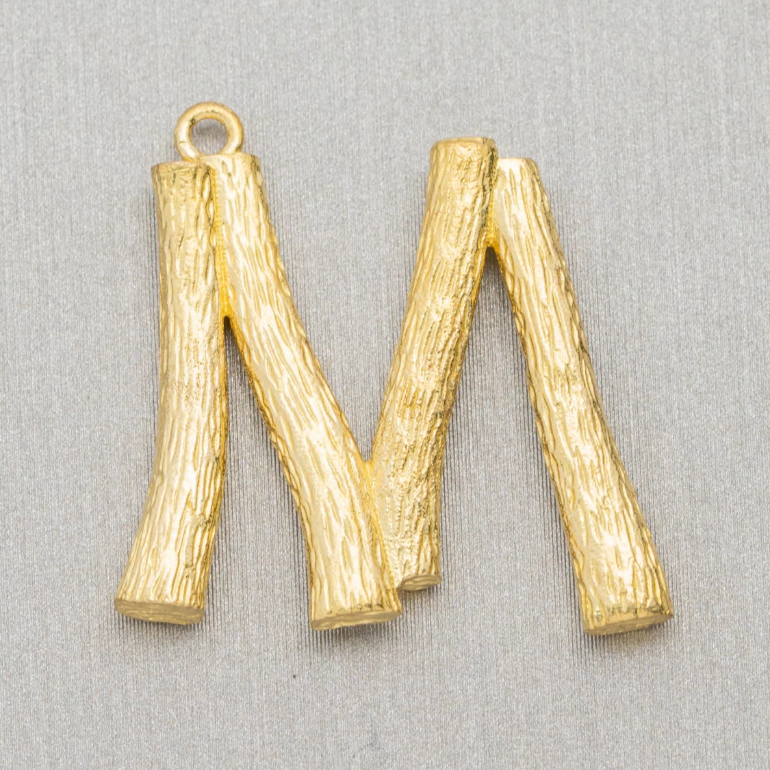 Componente Pendente Di Bronzo Lettere Alfabeto 15pz 15-24mm M-CIONDOLI DI OTTONE | Worldofjewel.com