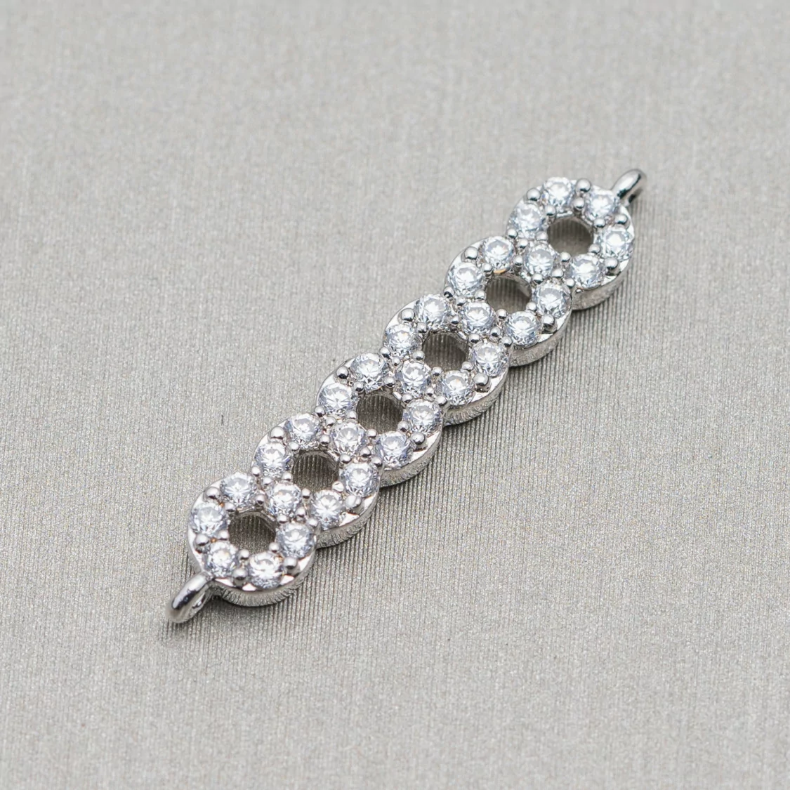 Componenti Di Ottone Con Zirconi 6 Anelli 05x22mm 10pz Rodiato-CONNETTORI PAVE' | Worldofjewel.com