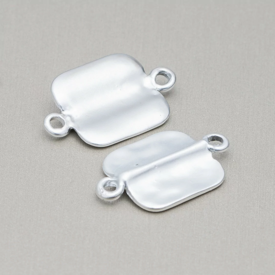 Componenti Di Zama A 2 Anellini Quadrato 15x24mm 45pz Silver-CONNETTORI LISCI | Worldofjewel.com