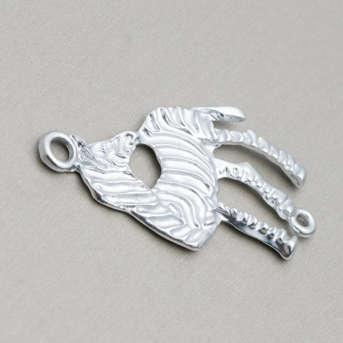 Componenti Di Zama A 2 Anellini Zebra 26x44mm 20pz Silver-CONNETTORI LISCI | Worldofjewel.com