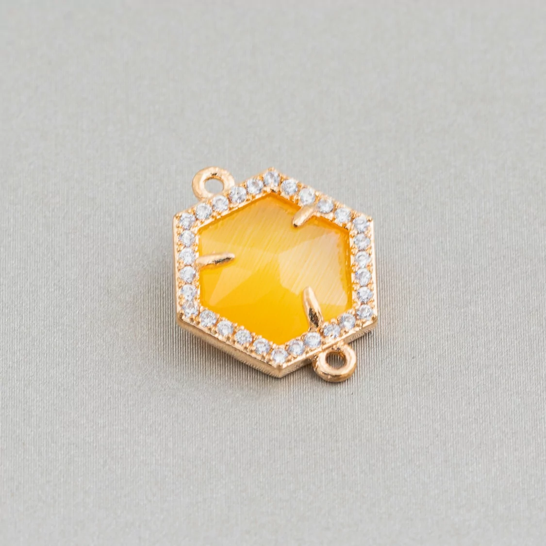 Connettore Componente Di Ottone Con Occhio Di Gatto Incastonati e Zirconi Esagono 14mm 10pz Dorato Giallo-CABOCHON BORDATI E INCASTONATI | Worldofjewel.com