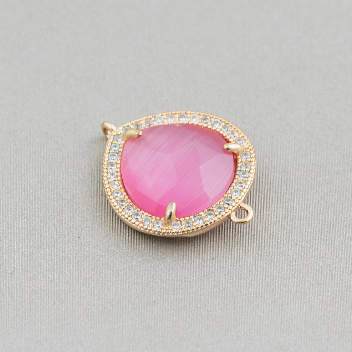 Connettore Componente Di Ottone Con Occhio Di Gatto Incastonati e Zirconi Goccia 16x16mm 10pz Dorato Fucsia- GOCCE | Worldofjewel.com