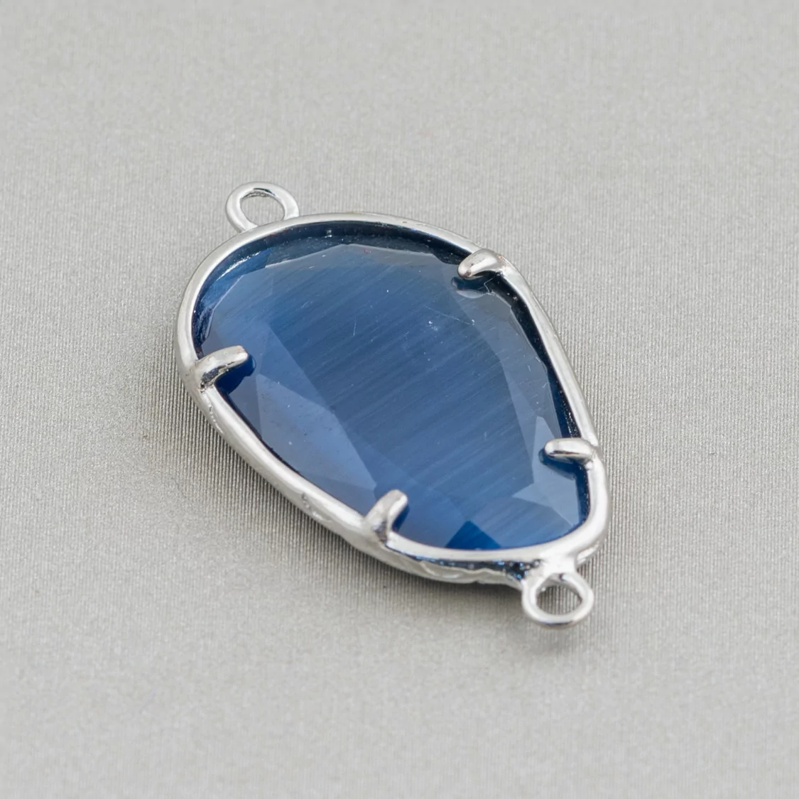 Connettore Componente Di Ottone Con Occhio Di Gatto Incastonati Irregolare 17x24mm 10pz Rodiato Blu- IRREGOLARI | Worldofjewel.com