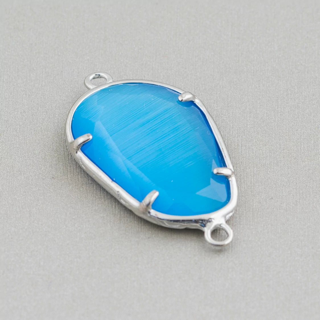 Connettore Componente Di Ottone Con Occhio Di Gatto Incastonati Irregolare 17x24mm 10pz Rodiato Blu Chiaro- IRREGOLARI | Worldofjewel.com