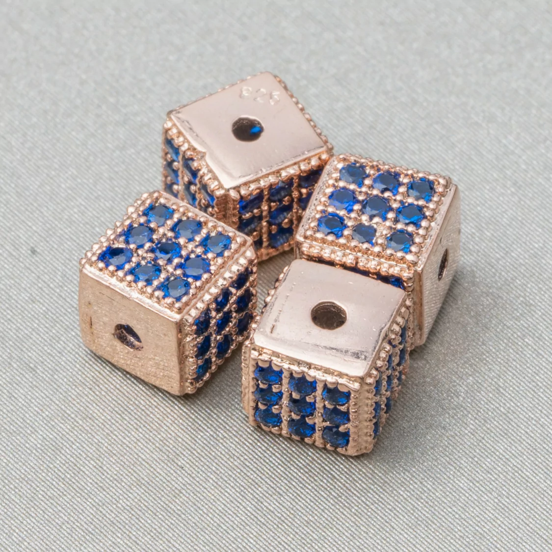 Distanziatore Di Argento 925 Cubo 5,5mm Foro Piccolo Oro Rosa Con Zirconi Zaffiro 8pz-CONNETTORI CON STRASS | Worldofjewel.com