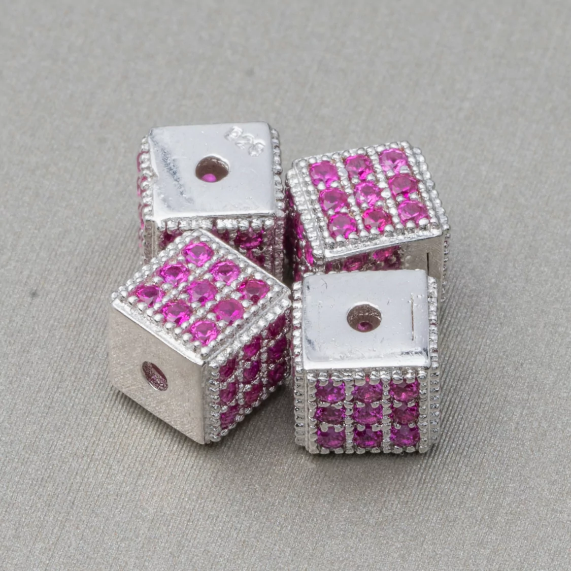 Distanziatore Di Argento 925 Cubo 5,5mm Foro Piccolo Rodiato Con Zirconi Ruby 8pz-CONNETTORI CON STRASS | Worldofjewel.com