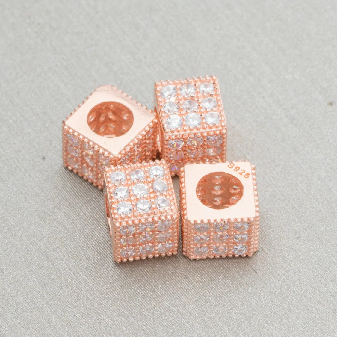 Distanziatore Di Argento 925 Cubo 6mm Foro Largo da 3,8mm Oro Rosa Con Zirconi Bianchi 10pz-CONNETTORI CON STRASS | Worldofjewel.com