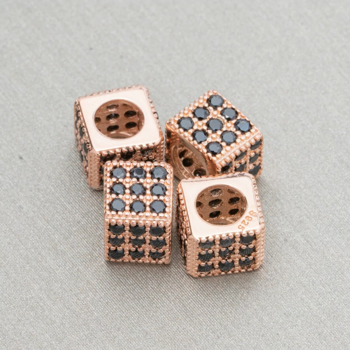 Distanziatore Di Argento 925 Cubo 6mm Foro Largo da 3,8mm Oro Rosa Con Zirconi Nero 10pz-CONNETTORI CON STRASS | Worldofjewel.com