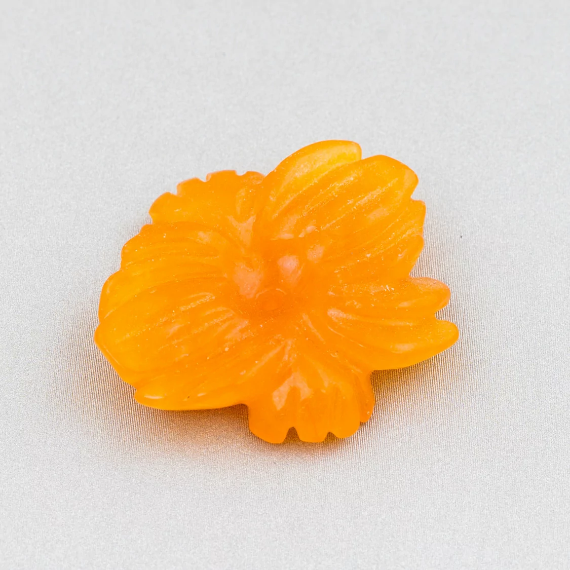 Componente Di Giada Burma Inciso Piastra 1pz Fiore 35x30mm Arancio-COMPONENTI DI GIADA BURMA | Worldofjewel.com