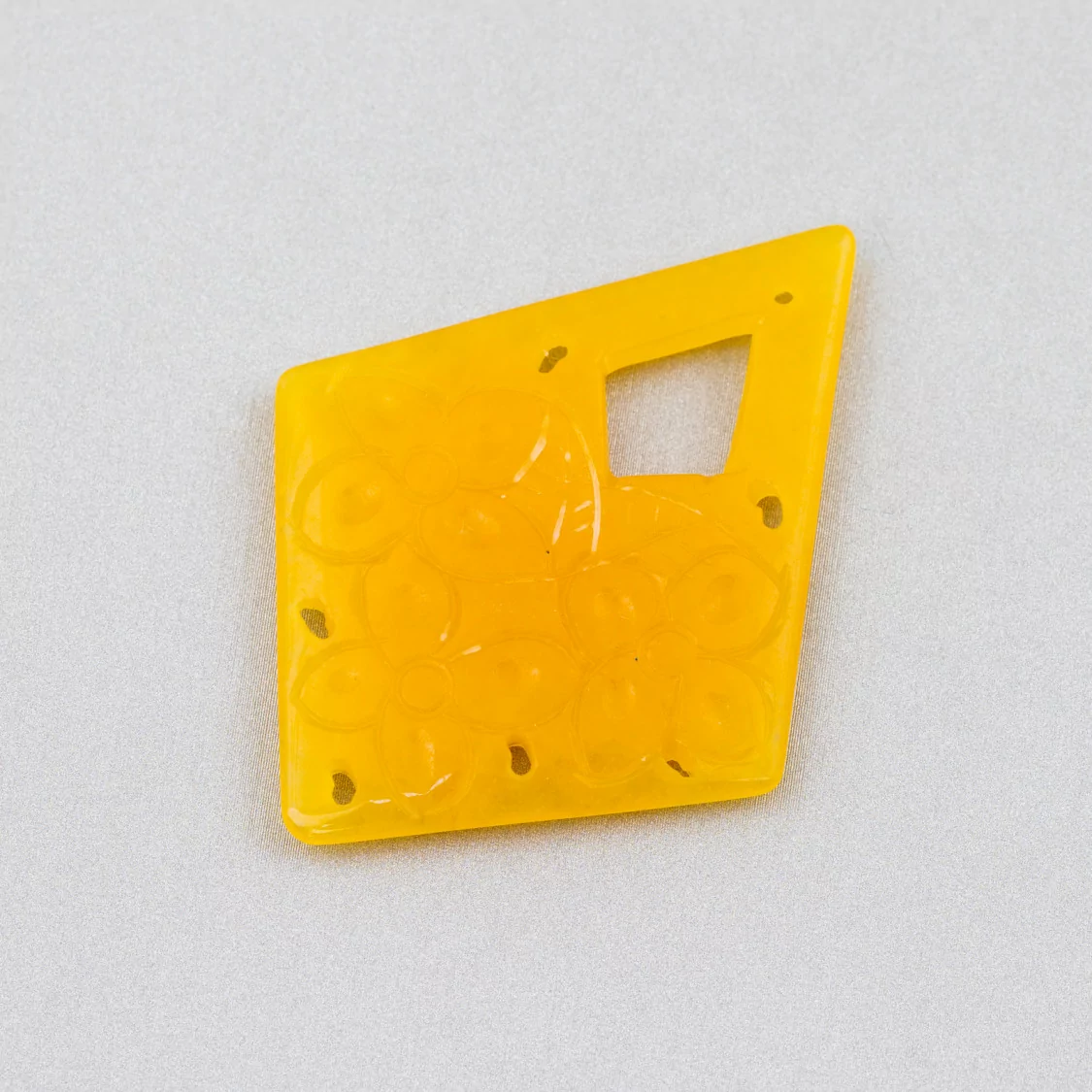 Componente Di Giada Burma Inciso Piastra 1pz Rombo 43x55mm Giallo-COMPONENTI DI GIADA BURMA | Worldofjewel.com