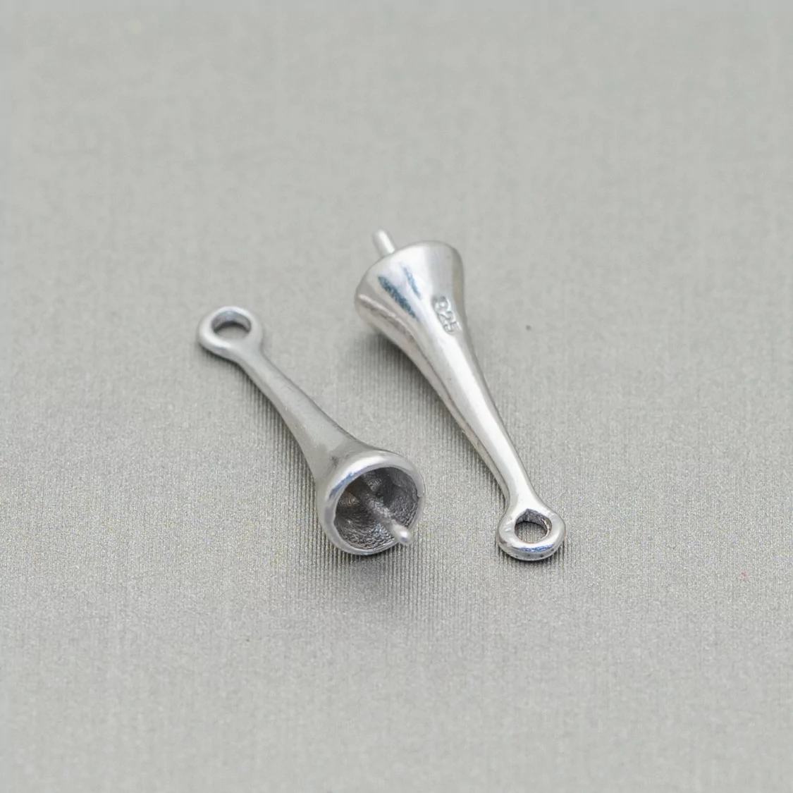 Base Per Pendente Di Argento 925 Cono Con Anellino 4x18mm 10pz Rodiato-BASI PER PENDENTI | Worldofjewel.com