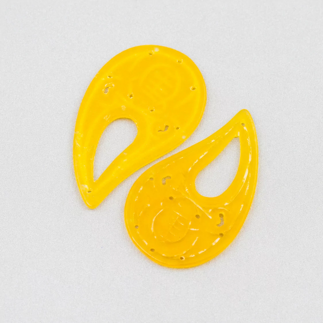 Componente Di Giada Burma Inciso Piastra 2pz Goccia Curvata 27x45mm Giallo-COMPONENTI DI GIADA BURMA | Worldofjewel.com