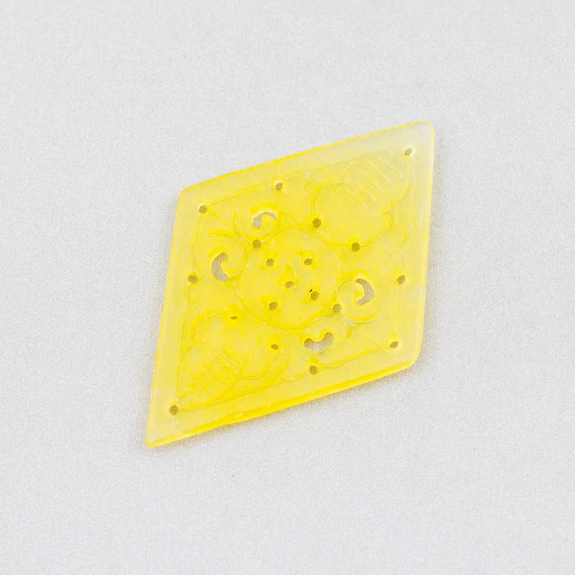 Componente Di Giada Burma Inciso Piastra 2pz Rombo 33x50mm Giallo-COMPONENTI DI GIADA BURMA | Worldofjewel.com