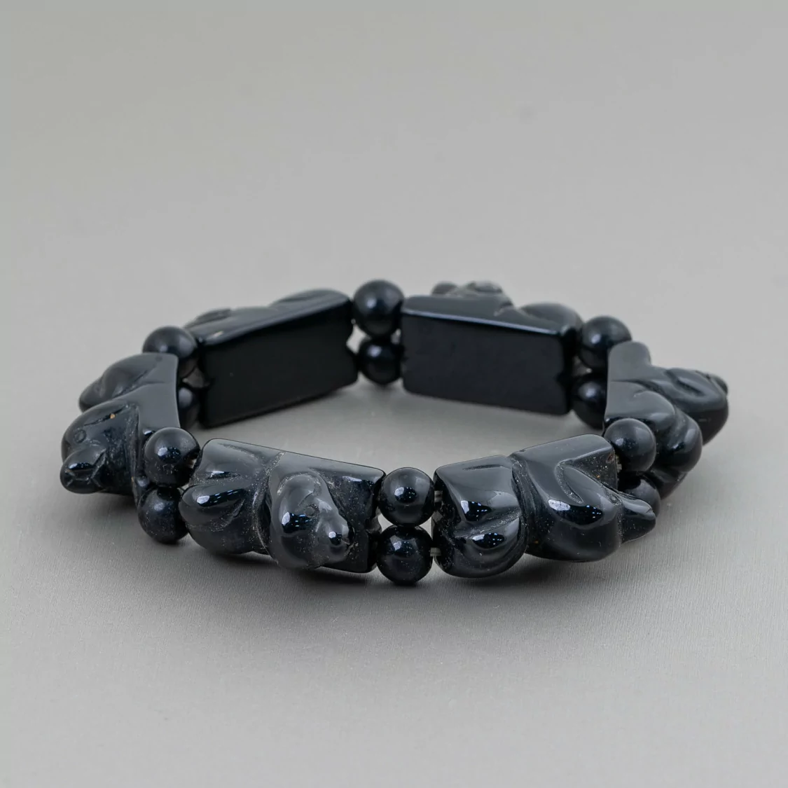 Bracciale Di Pietre Dure Inciso A Mano Cagnolino 16x25mm Agata Nera-BRACCIALI DI PIETRE DURE | Worldofjewel.com