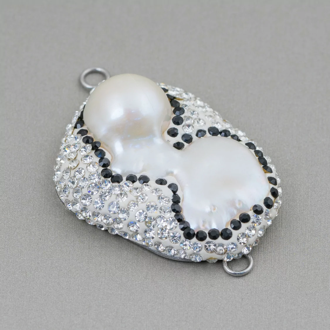 Componente Cabochon Di Perle Di Fiume Barocche Con Strass E Ottone Forma Irregolare 30x48mm 1pz Bianco E Nero-COMPONENTI DI PIETRE DURE | Worldofjewel.com