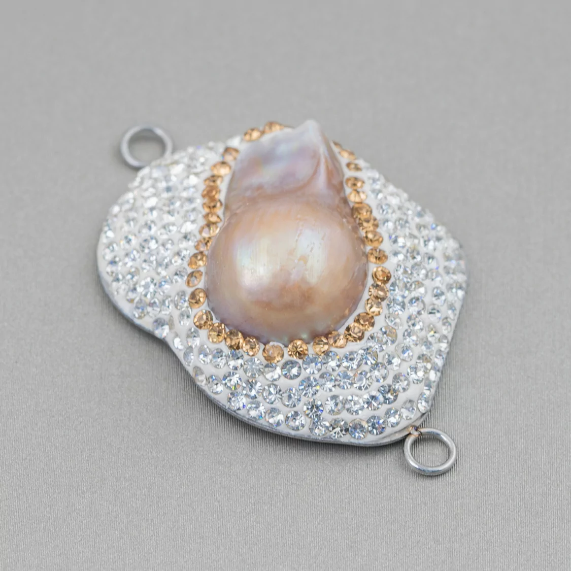 Componente Cabochon Di Perle Di Fiume Barocche Con Strass E Ottone Forma Irregolare 30x48mm 1pz Bianco E Oro Con Perle Lilla-COMPONENTI DI PIETRE DURE | Worldofjewel.com