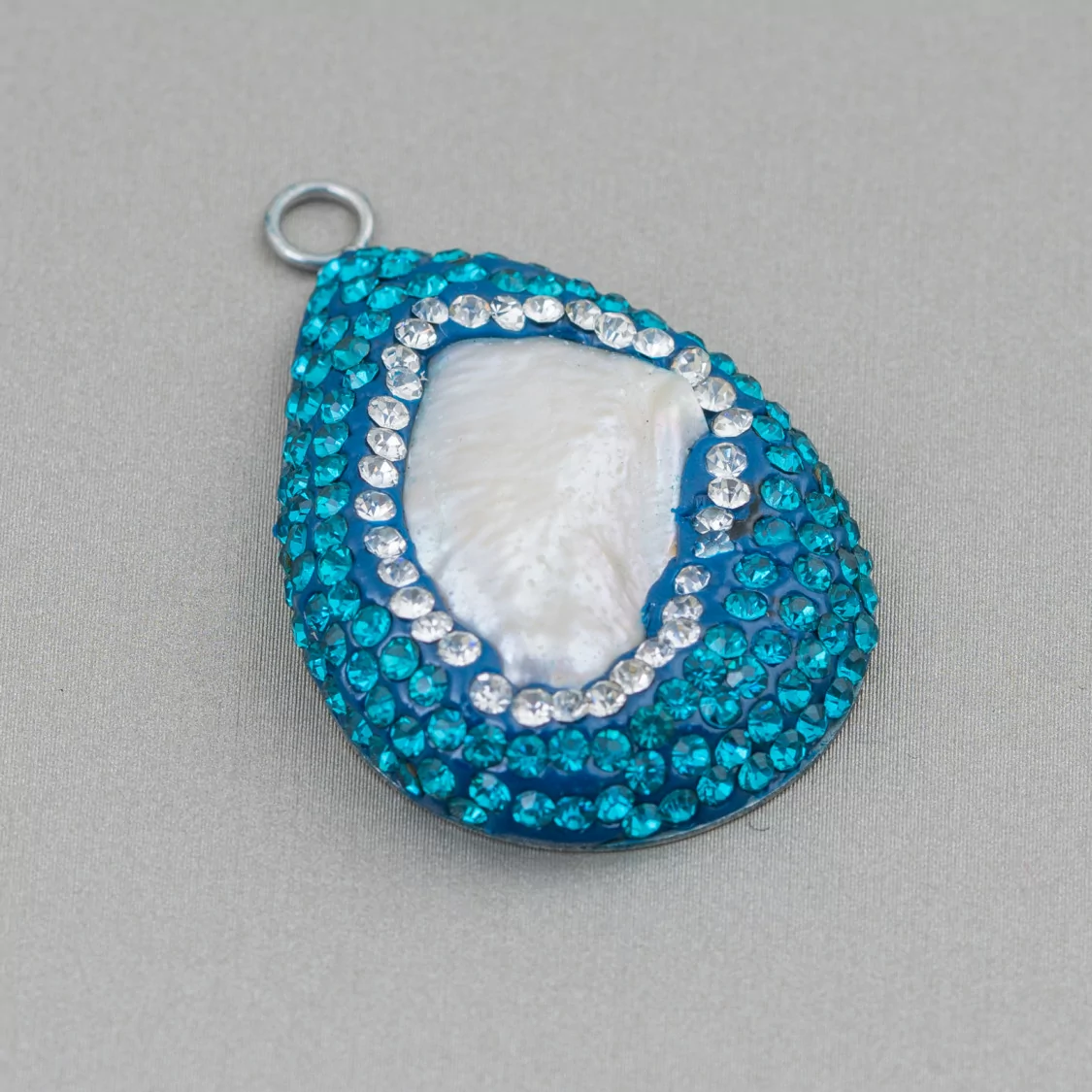 Componente Cabochon Di Perle Di Fiume Barocche Con Strass E Ottone Forma Irregolare 30x48mm 1pz Blu E Bianco-COMPONENTI DI PIETRE DURE | Worldofjewel.com