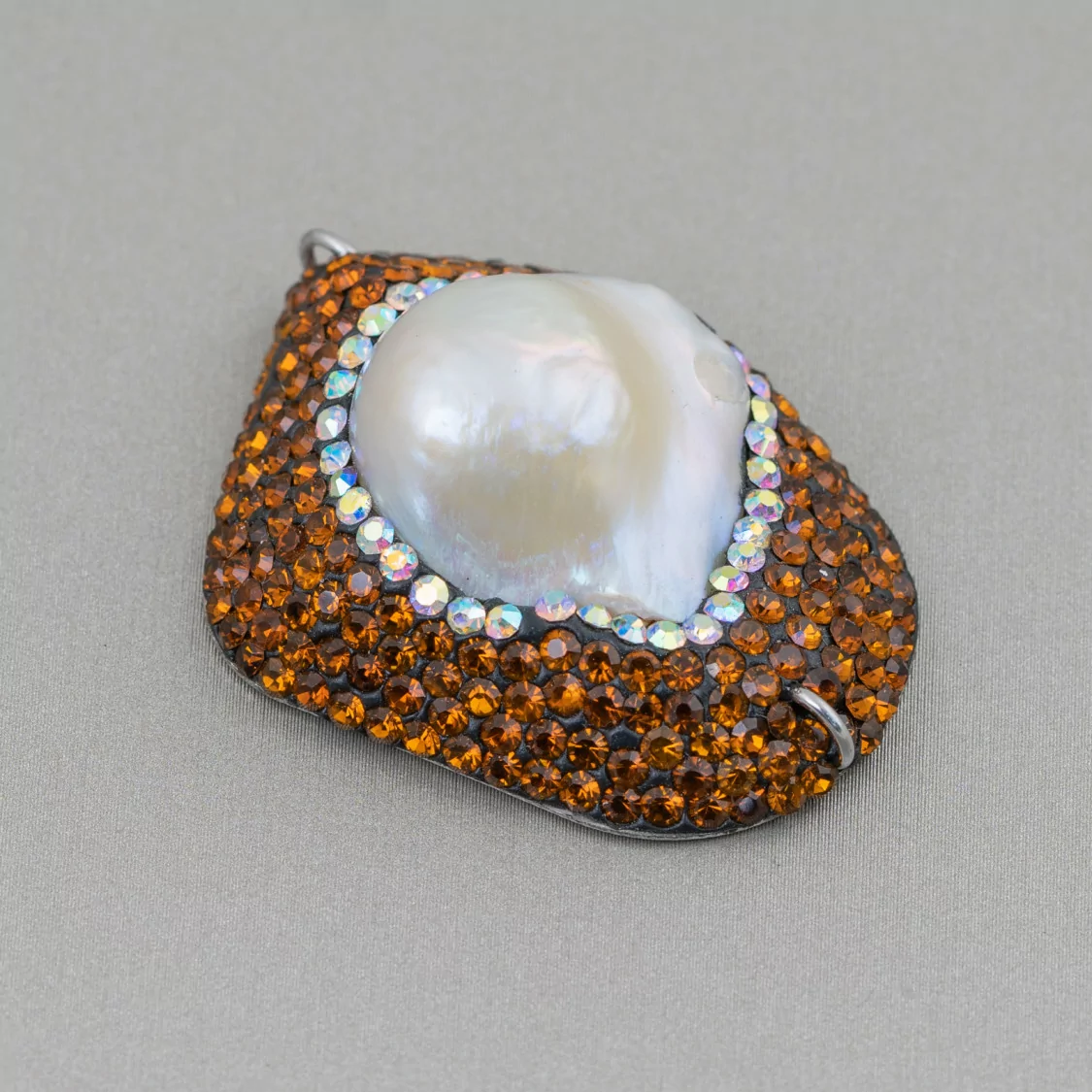 Componente Cabochon Di Perle Di Fiume Barocche Con Strass E Ottone Forma Irregolare 30x48mm 1pz Marrone E Bianco-COMPONENTI DI PIETRE DURE | Worldofjewel.com