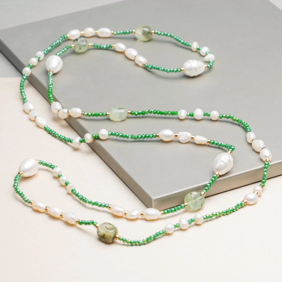 Collana Charlestone Bijoux Con Perle Di Fiume, Pietre, Ematite e Cristalli 120cm Verde-DESIGN ITALY | Worldofjewel.com