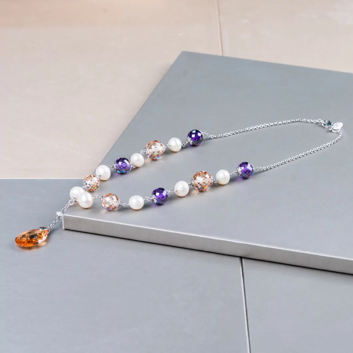 Collana Di Argento 925 Con Catena Di Perle di Fiume E Zirconi Sfaccettati Arancio E Viola 46cm + Pendente 4,7cm-COLLANE DI ARGENTO 925 | Worldofjewel.com