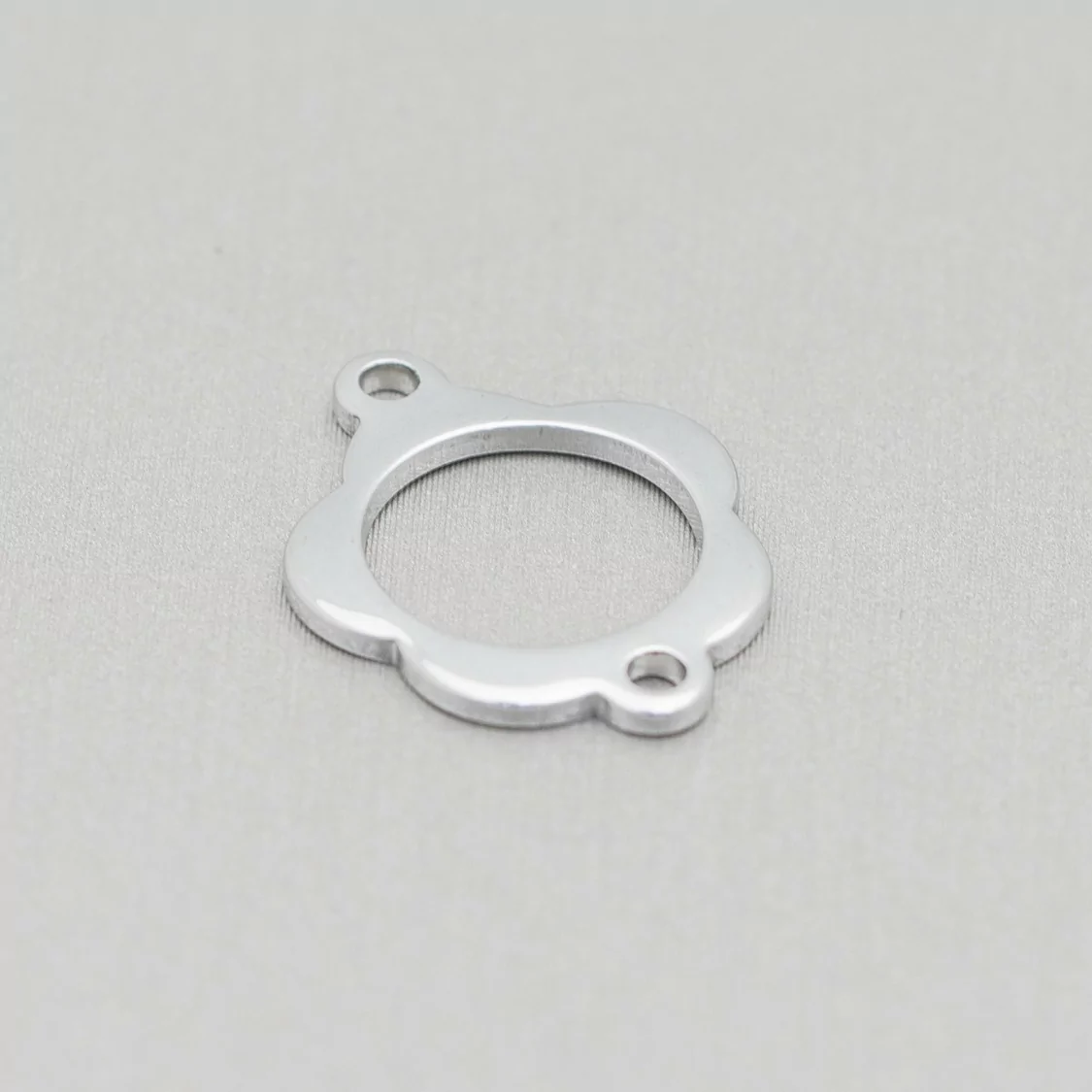 Componente Di Acciaio Fiore Forato 15mm 120pz-CONNETTORI LISCI | Worldofjewel.com