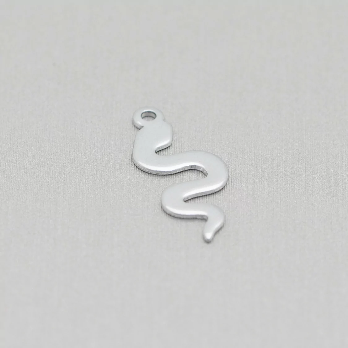 Componente Di Acciaio Serpente Pendente 07x20mm 120pz-CONNETTORI LISCI | Worldofjewel.com