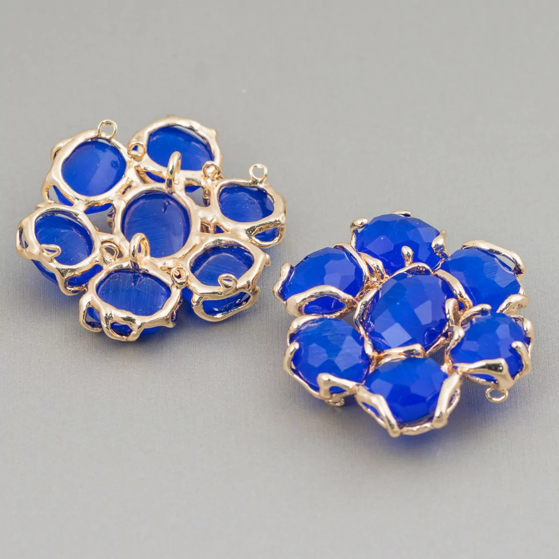 Componente Intramezzo Di Ottone Con 7 Cabochon Di Occhio Di Gatto 1pz Blu- A 7 PIETRE | Worldofjewel.com