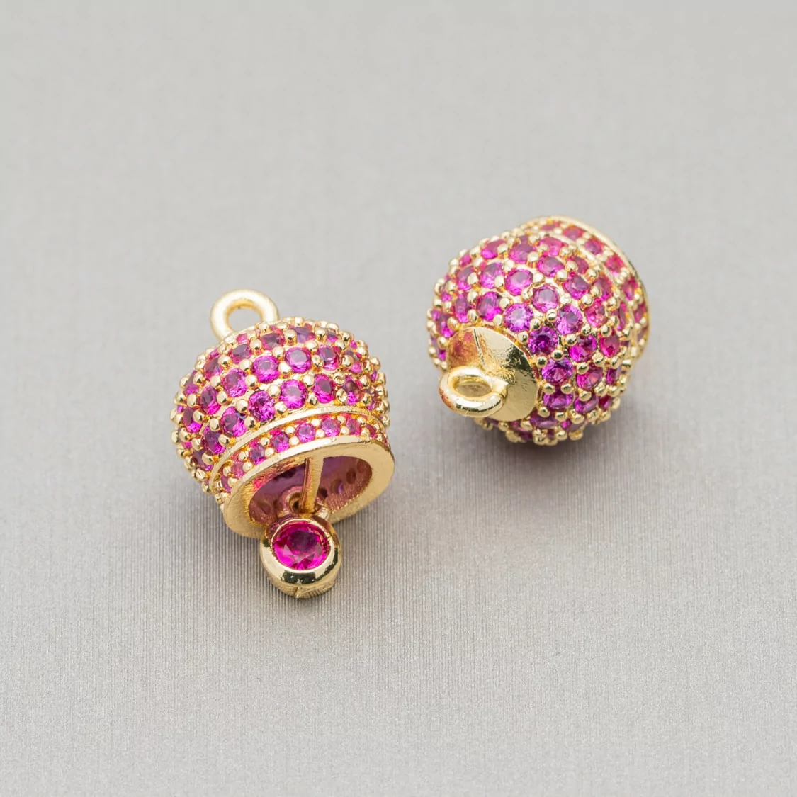 Componente Pendente Di Bronzo Campanelle Chiama Angeli Con Zirconi Multicolor Pavè 10mm 6pz Dorato Ruby-CIONDOLI DI OTTONE | Worldofjewel.com