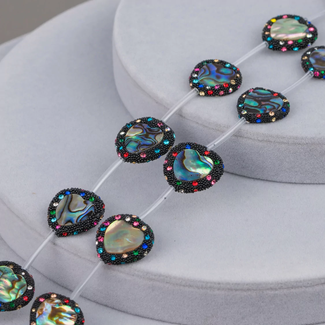 Perline A Filo Connettore Di Madreperla Nera Cuore Piatto 21mm Bordato Con Strass Multicolor 10pz-PERLINE CON MARCASITE STRASS | Worldofjewel.com