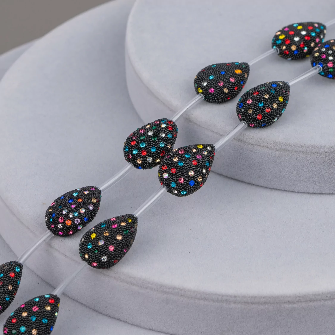 Perline A Filo Connettore Nero Con Strass Multicolor Goccia Piatta 15x23mm 10pz-PERLINE CON MARCASITE STRASS | Worldofjewel.com