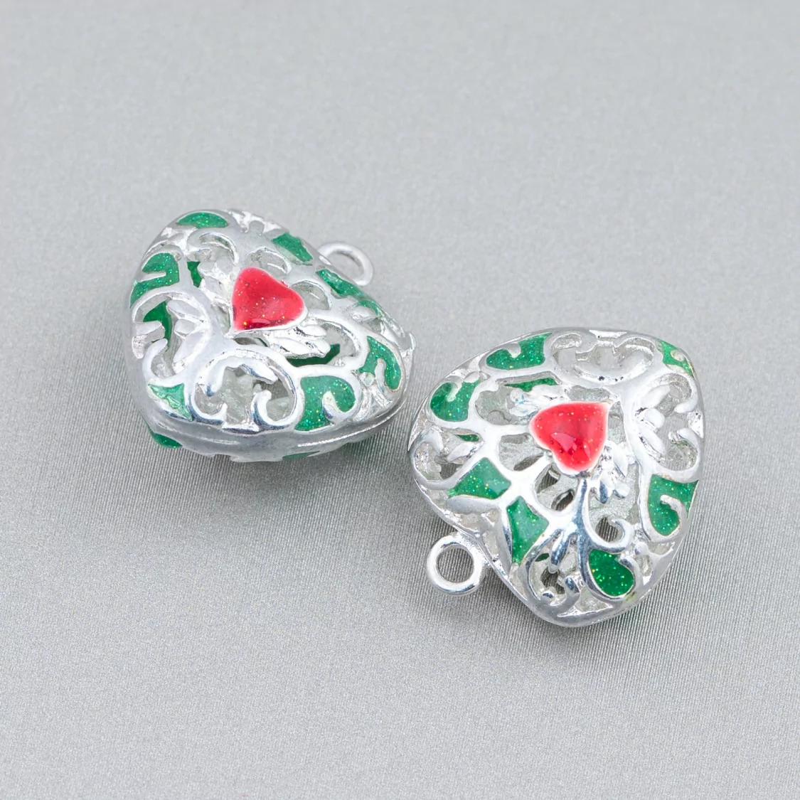 Componente Connettore Perline Di Ottone Smaltato Pendente Cuore 18x21mm 6pz Rodiato Verde Rosso-PERLINE SMALTATE | Worldofjewel.com