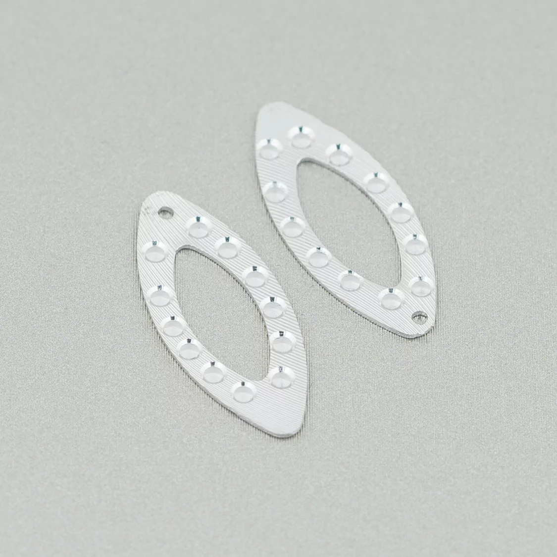 Componente Pendente Di Argento 925 Piastra Foglia Lavorata 10x23mm 10pz-CONNETTORI LISCI | Worldofjewel.com