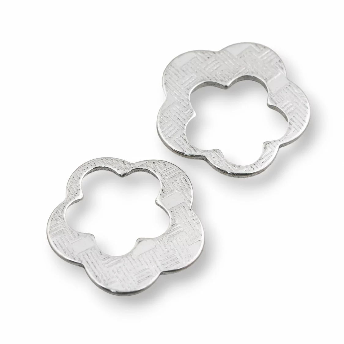 Componente Di Acciaio Fiore Forato 22mm 40pz Battuto-CONNETTORI LISCI | Worldofjewel.com